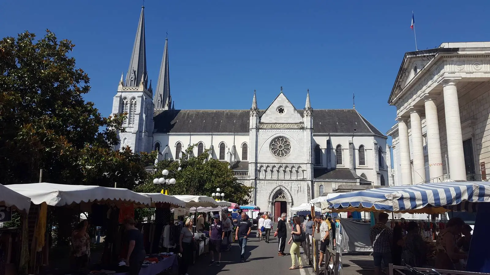 Marché des ambulants - Pau - Place de la Libération