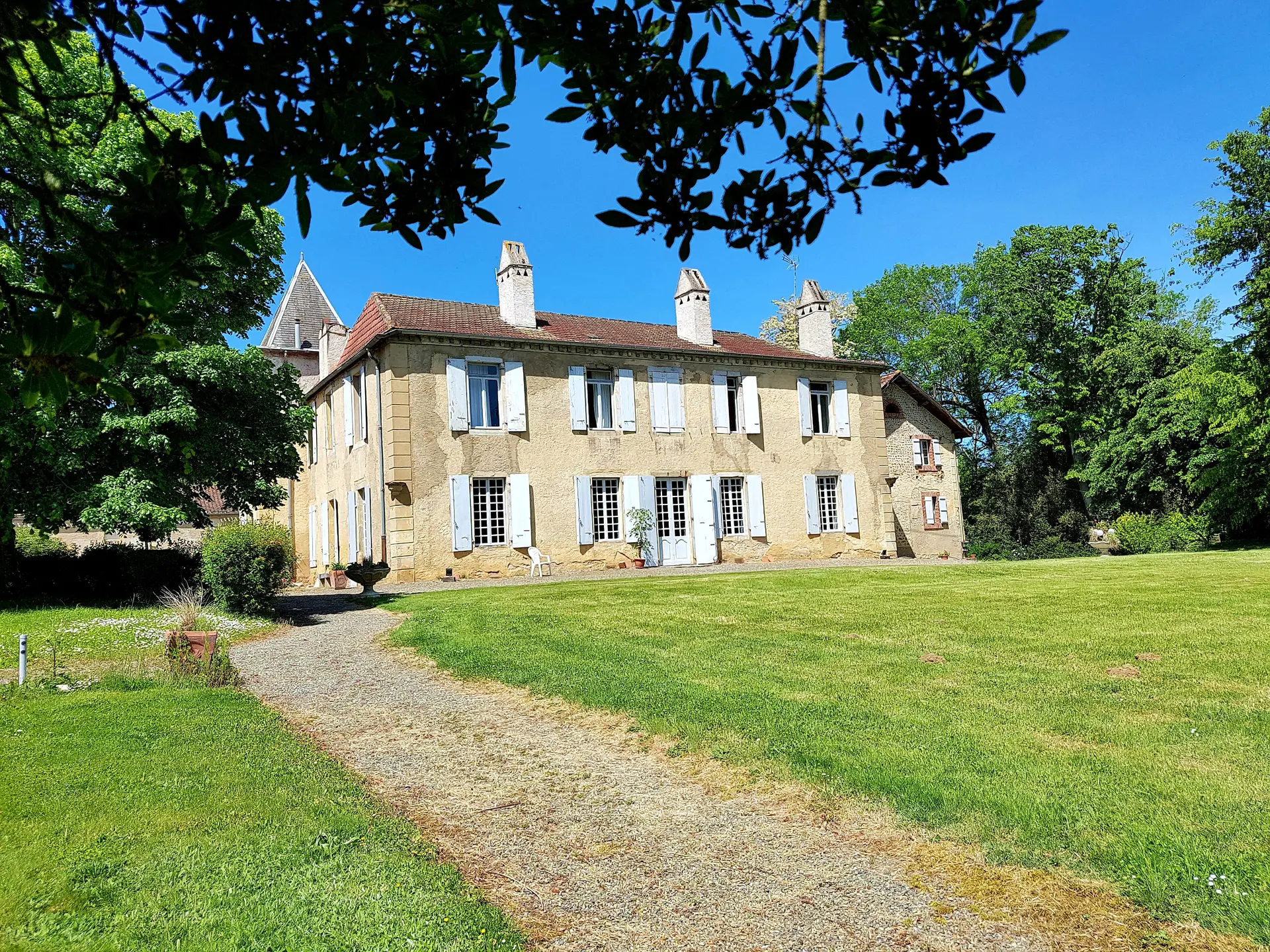 Chateau Perron vue arriere © MDatola