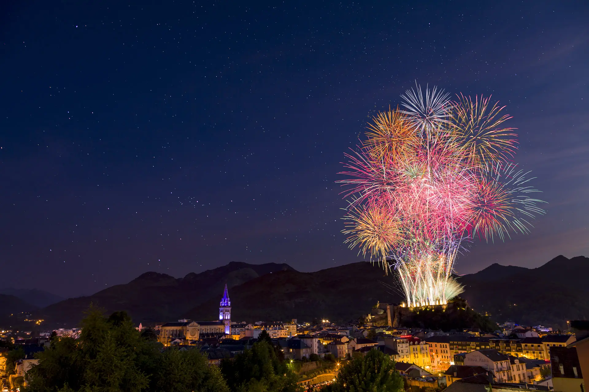 Feu d'artifice vue sur ville_BD