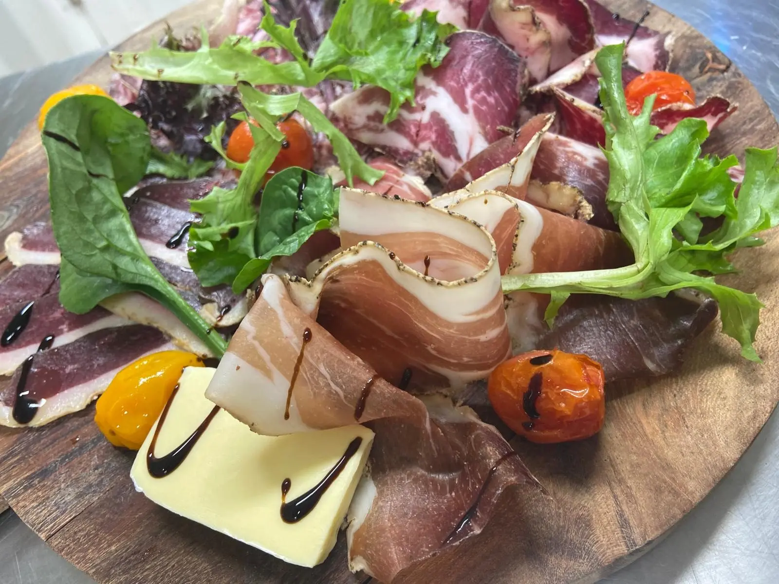 Jambon Auberge Pouylebon Gers ©Ferme Aoueille