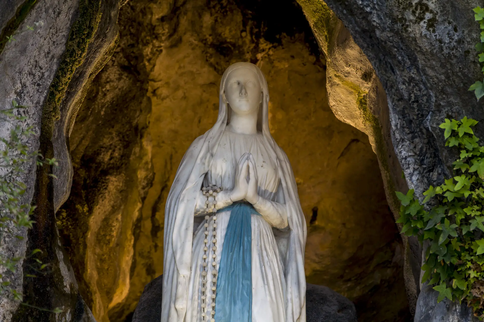 Vierge Grotte BD 2015 © P. Vincent-OT Lourdes