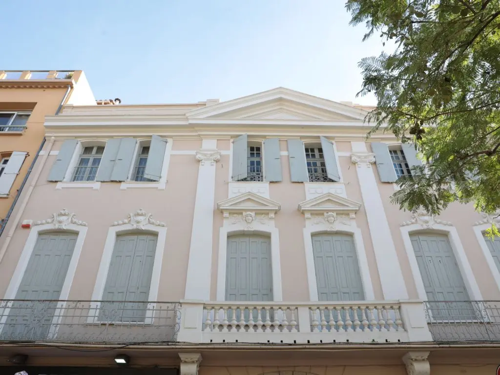 10- Fenêtres et balcons, dedans et dehors