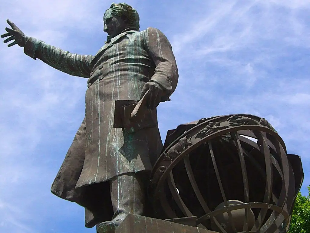 12- Le bronze, métal du récit urbain