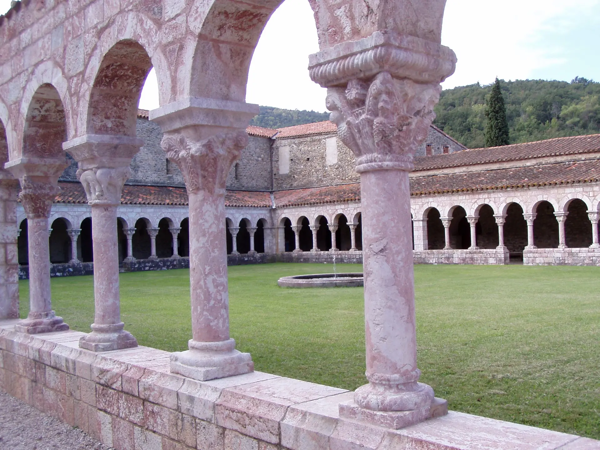 ABBAYE SAINT MICHEL DE CUXA OTCC (2)