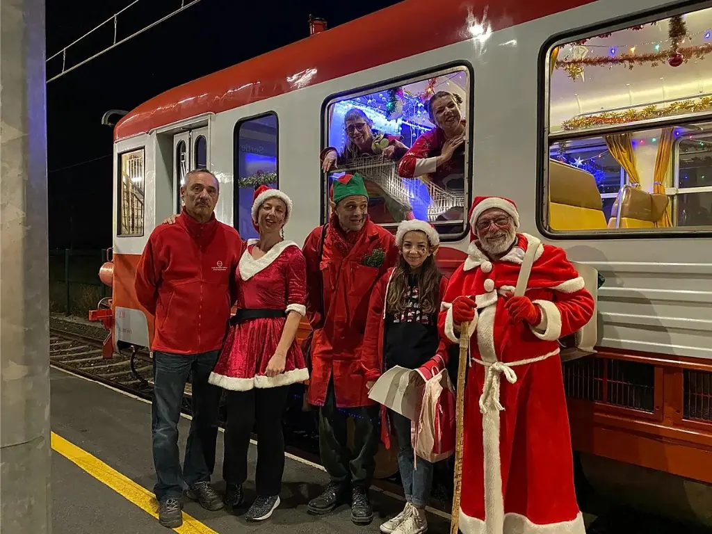 Rivesaltes_Train rouge spécial Noël 2023