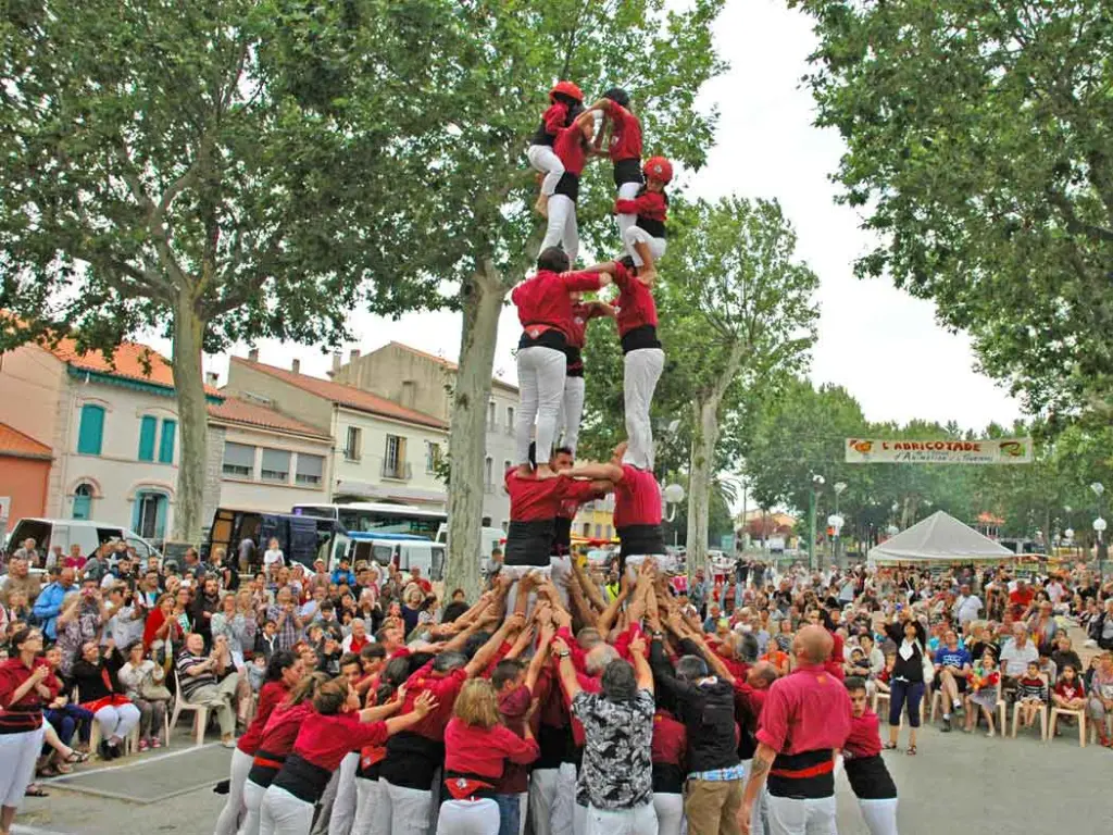 Rivesaltes_fête des géants_castells