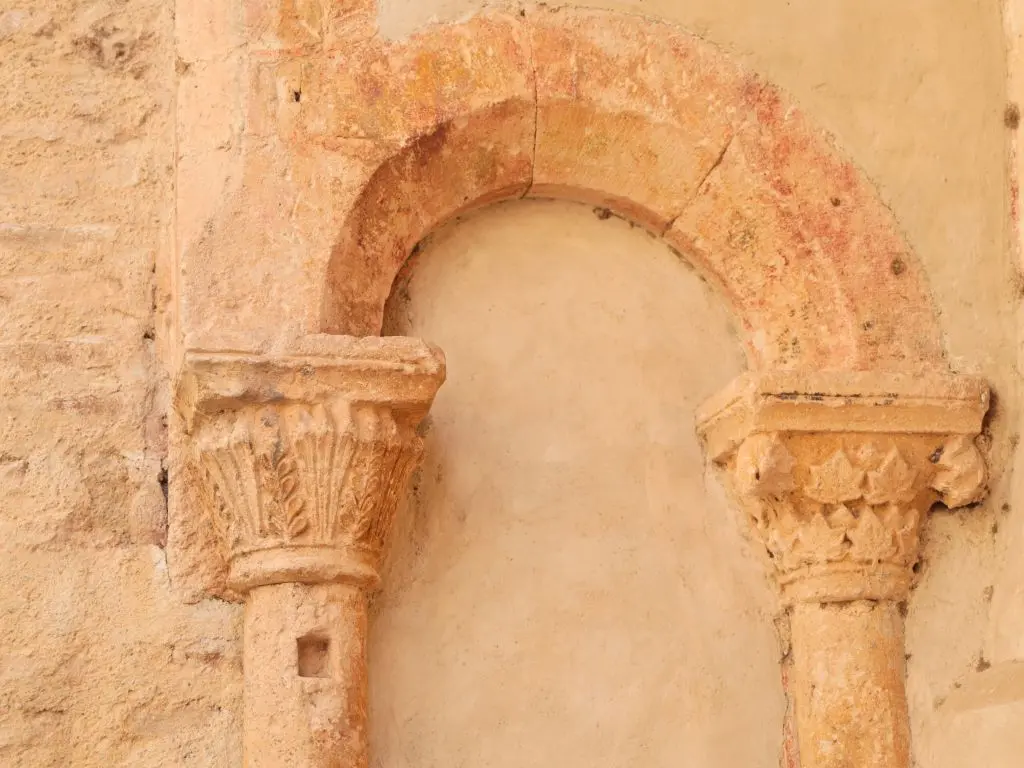 LA PIERRE, taillée dans le temps