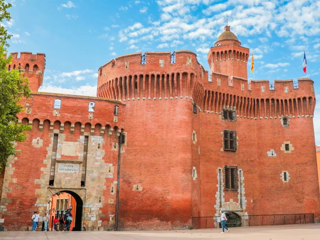 LE CAYROU, l'âme des murs