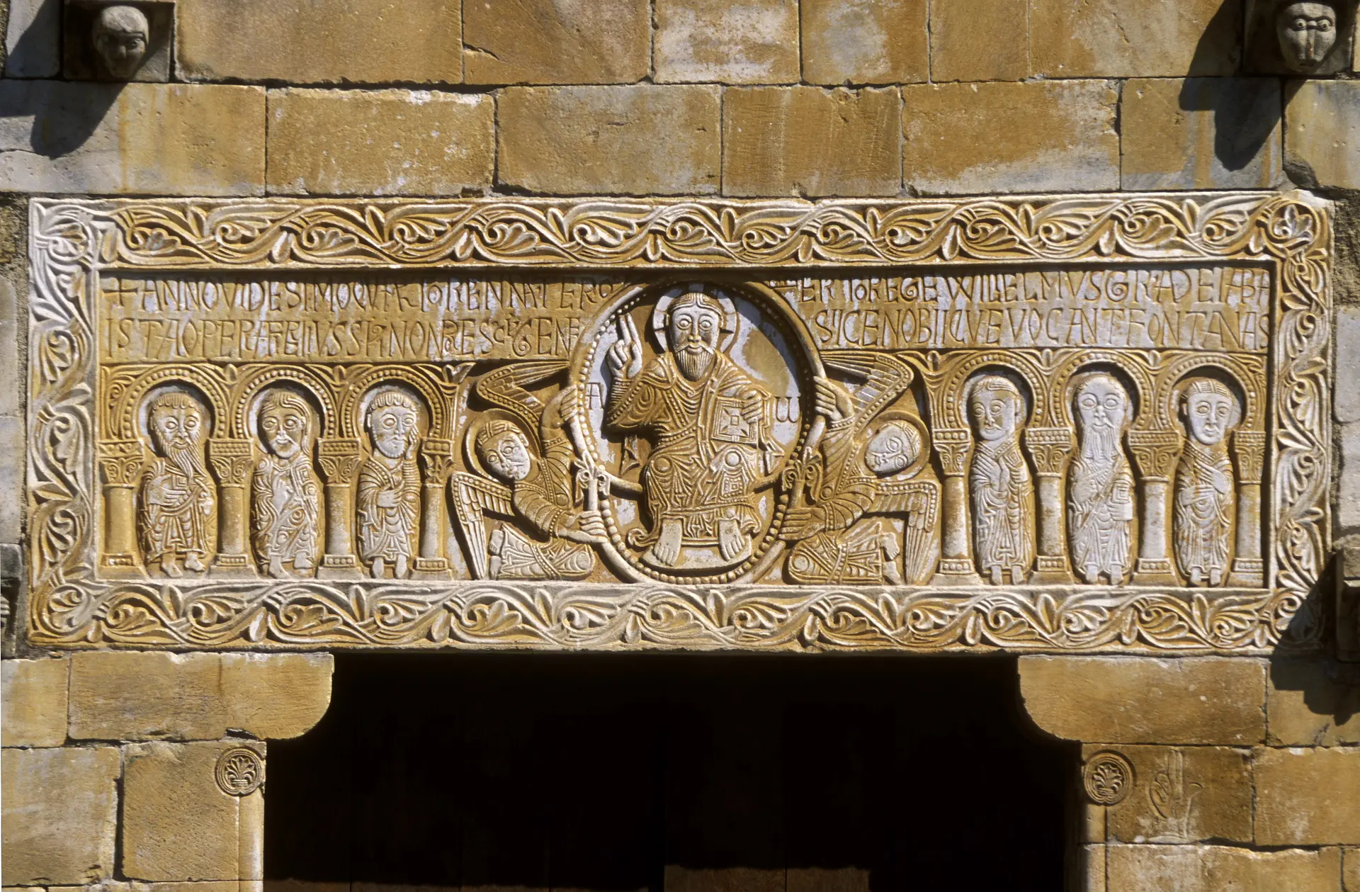 Linteau de Saint Genis des Fontaines (66)