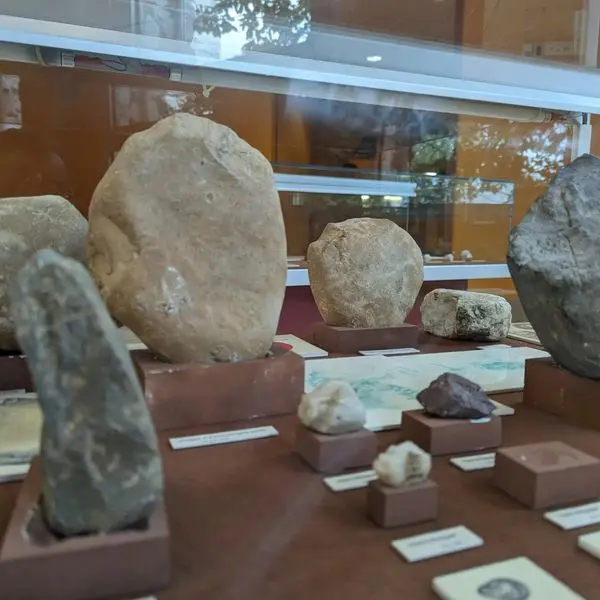 Vitrine outils en pierre