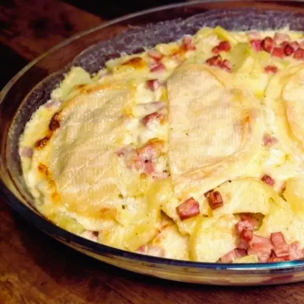 tartiflette-au-reblochon-et-aux-lardons