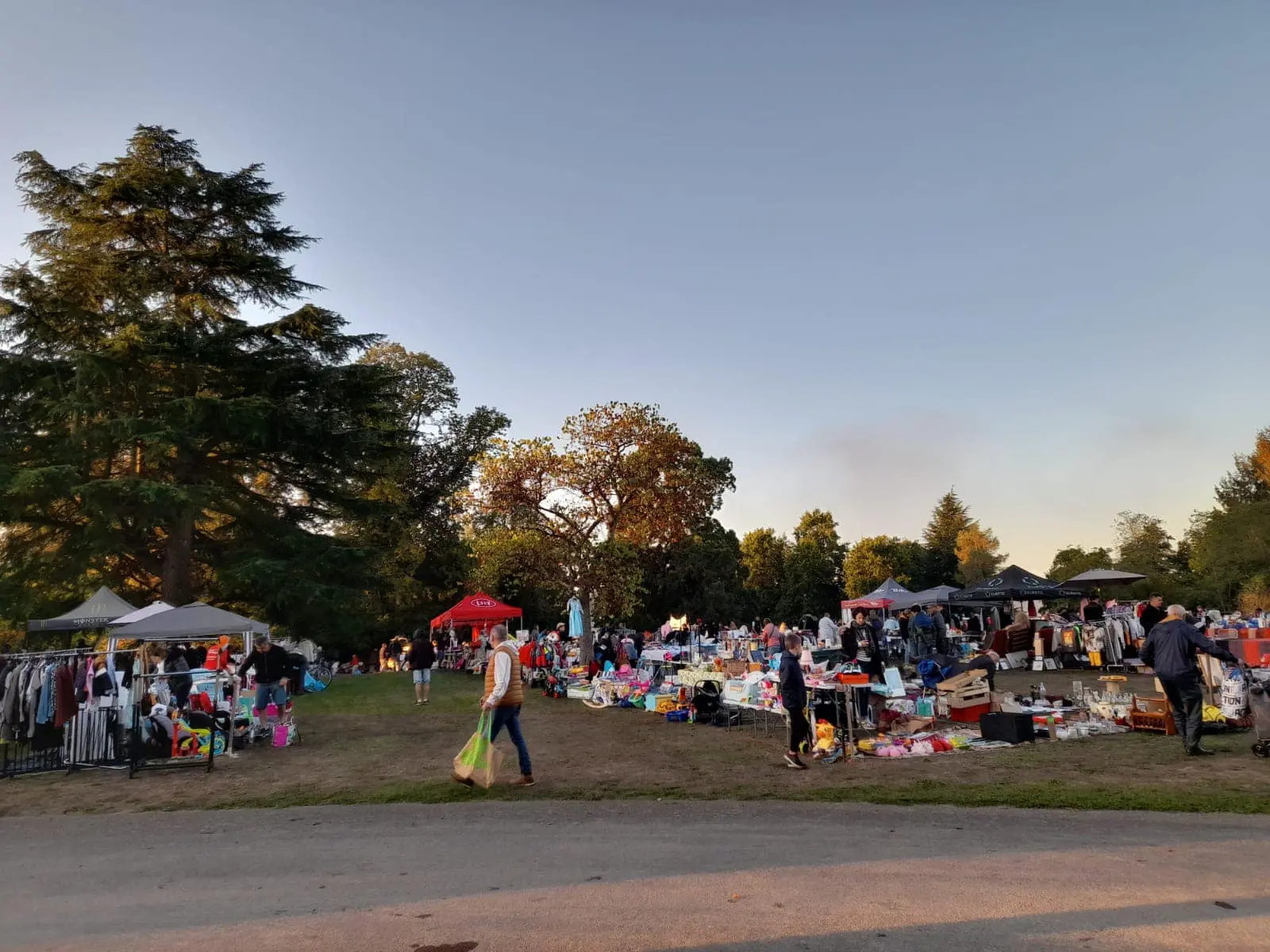 vide grenier aron