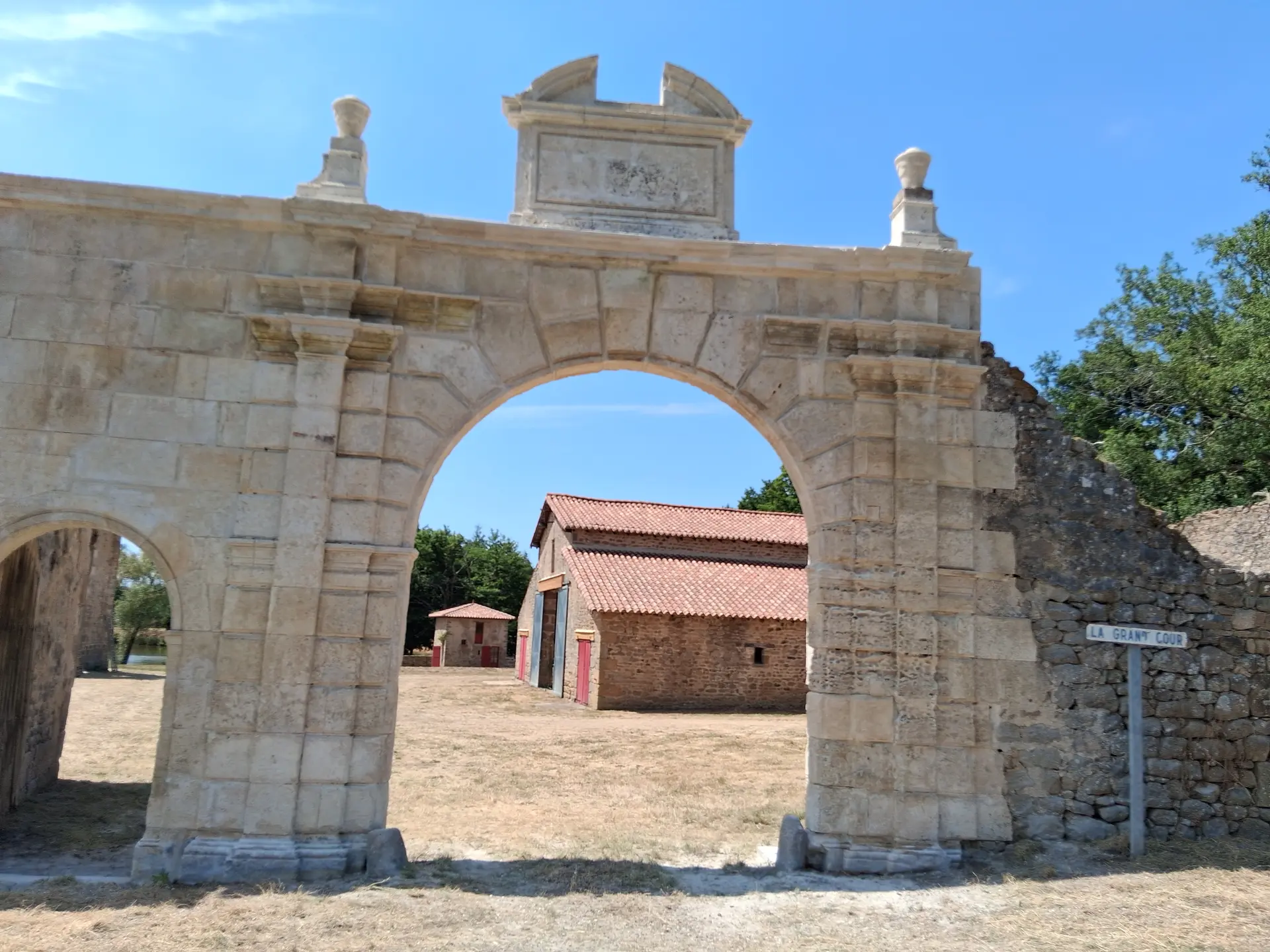 Domaine de la Cour 2