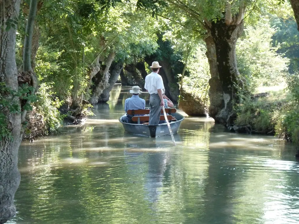 Embarcadere-de-l-abbaye-marais-poitevin-maillezais
