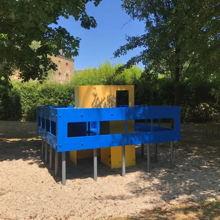 Villa Motte, Raphaël Galley, 2012. Jeu pour enfants restauré en 2025.