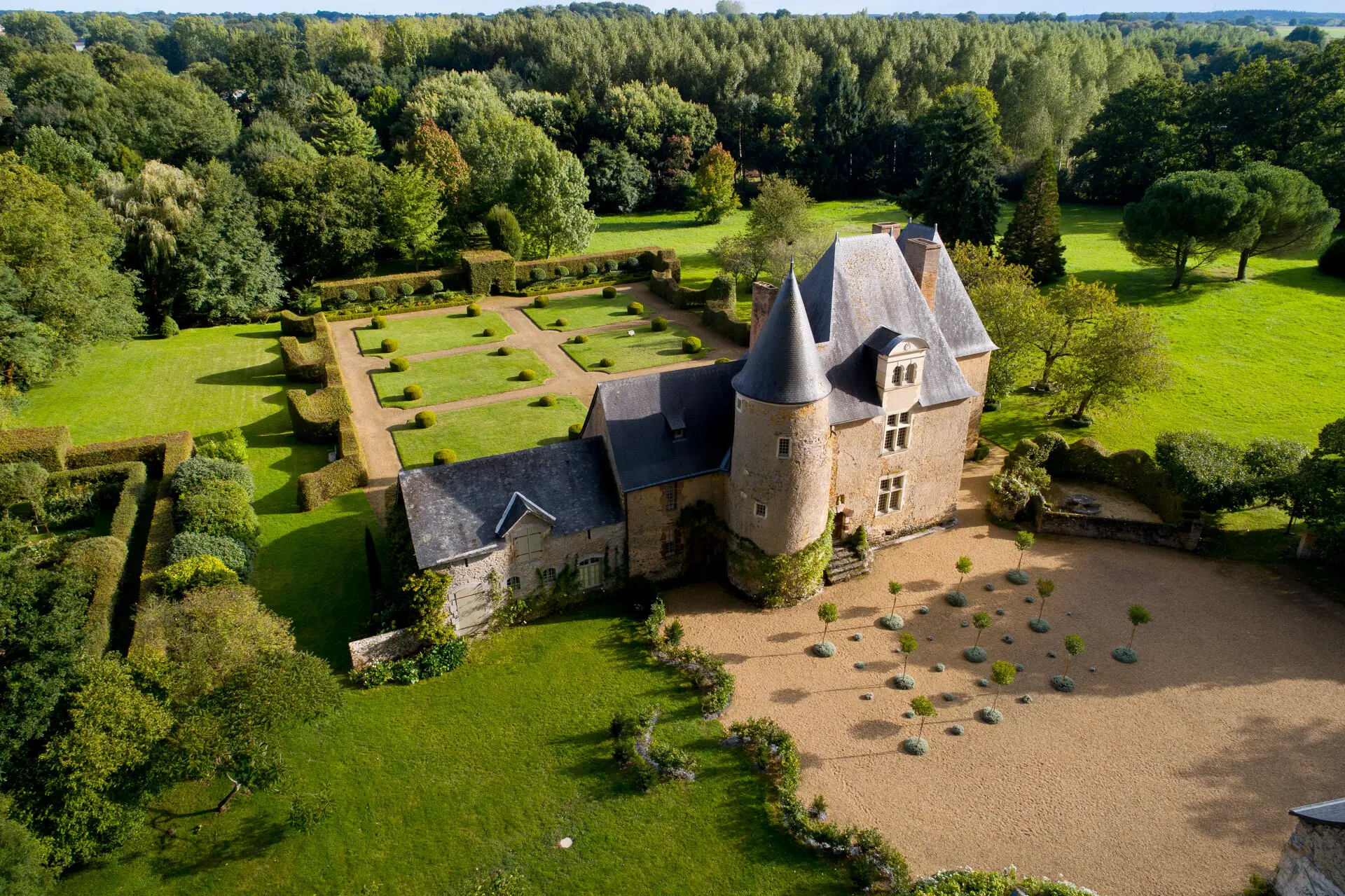 Manoir_de_Favry-CP-Pascal_BELTRAMI_-_Mayenne_Tourisme-1199-1920px