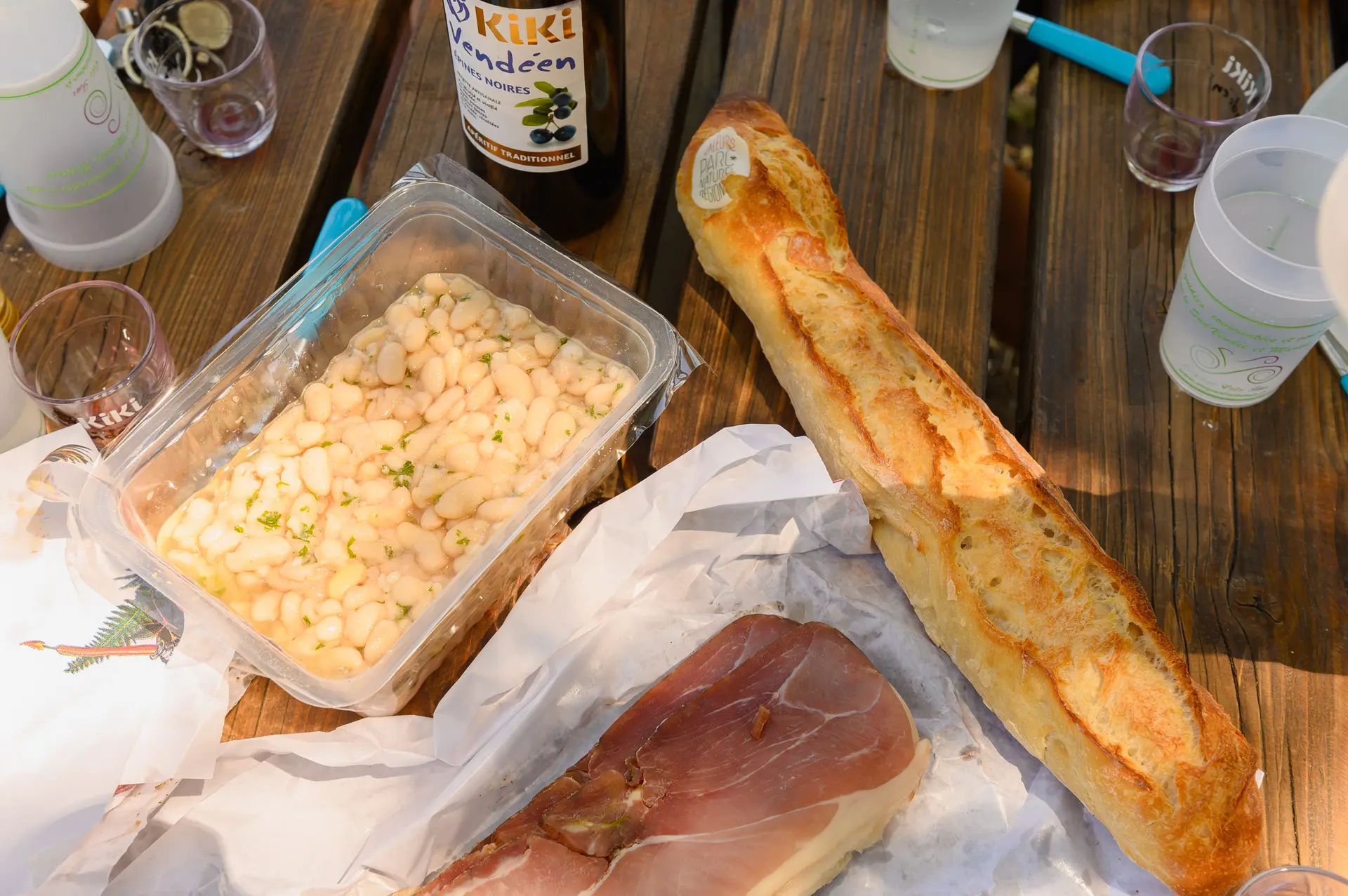 JD sur les traces des Moines bâtisseurs - pique nique de produits régionaux