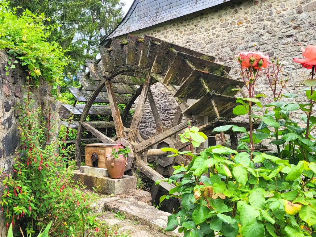 Visites guidées de la promenade des moulins à eau en Mayenne à Sainte-Suzanne