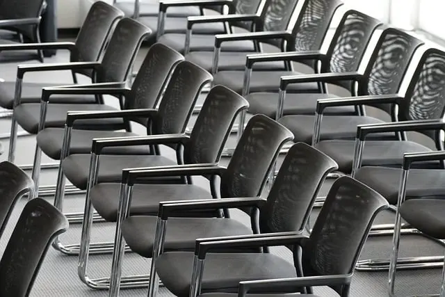 chairs-7951845_640