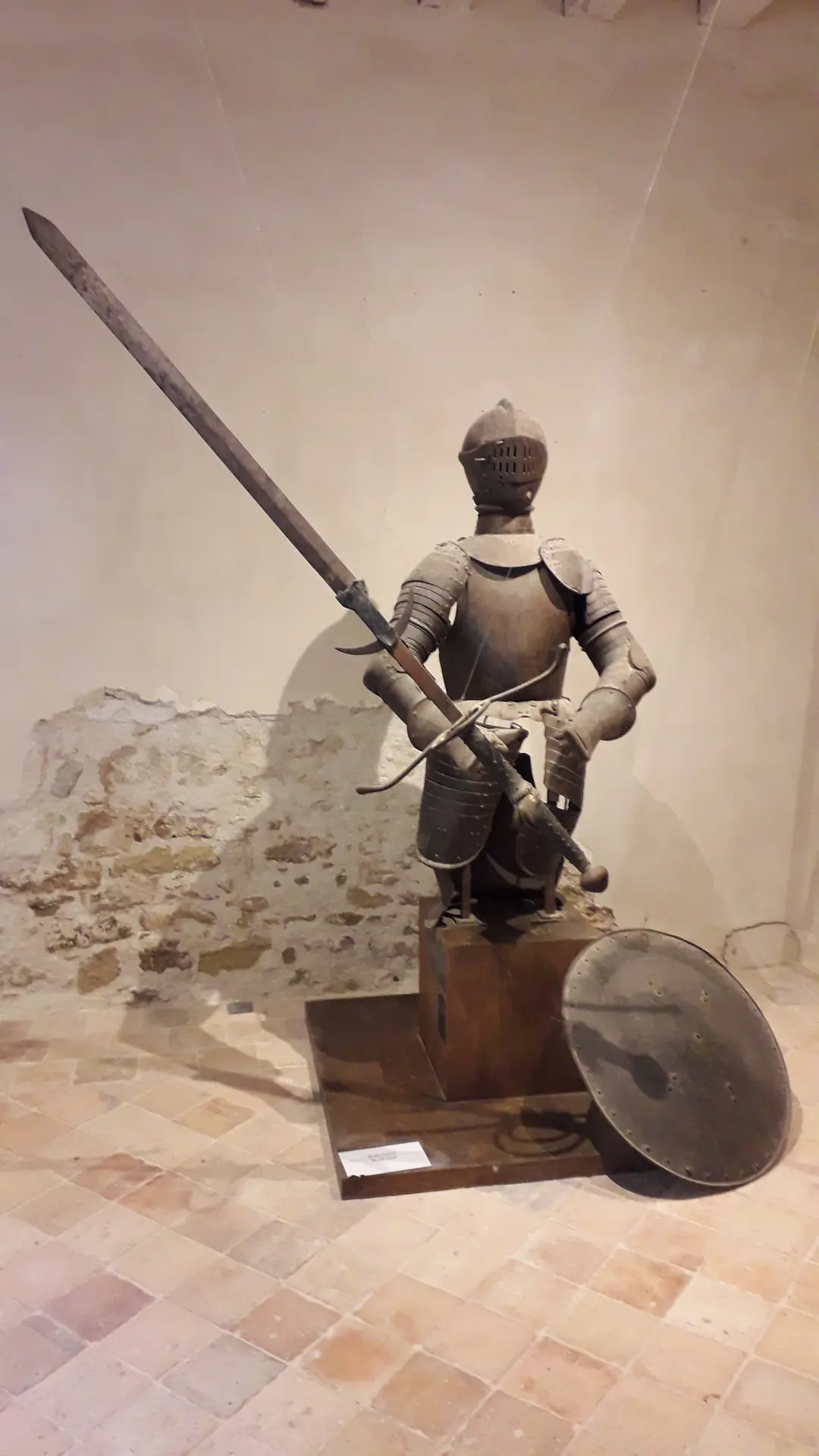 demie armure et épée deux mains