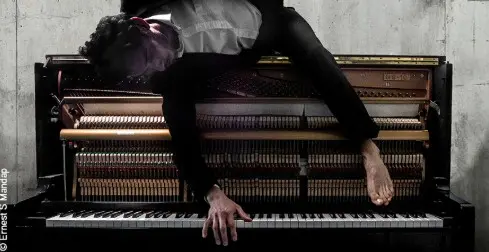 des pieds et des mains