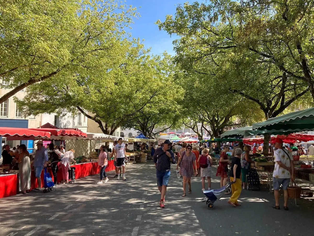 Marché sur la Place de la Trémoille
