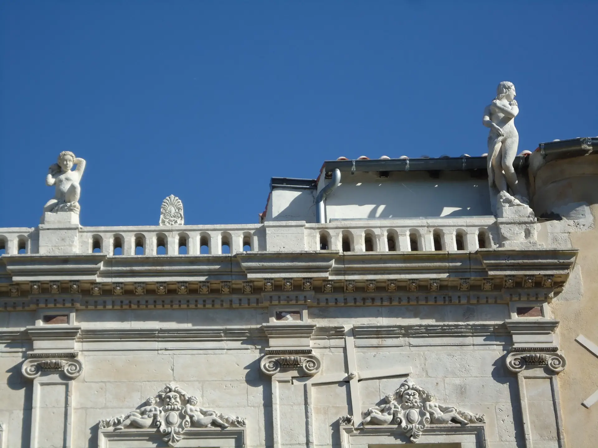 les naiades de l'hôtel des bains