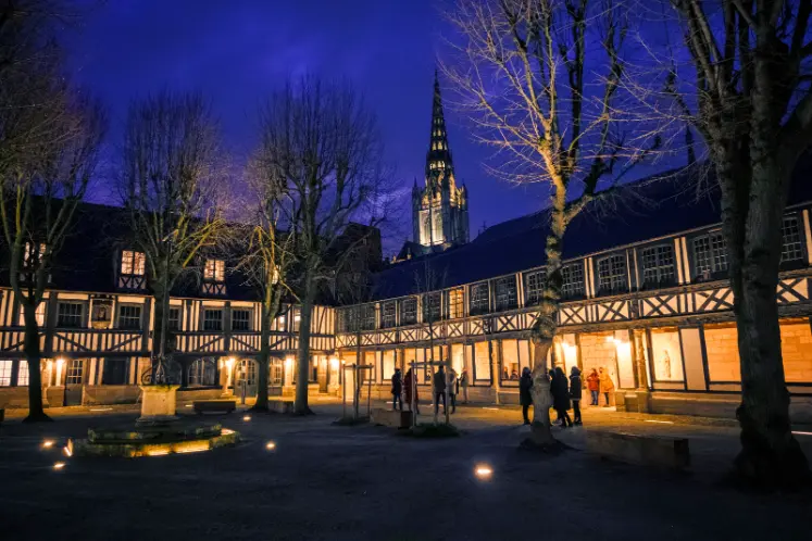 Aître Saint-Maclou de nuit