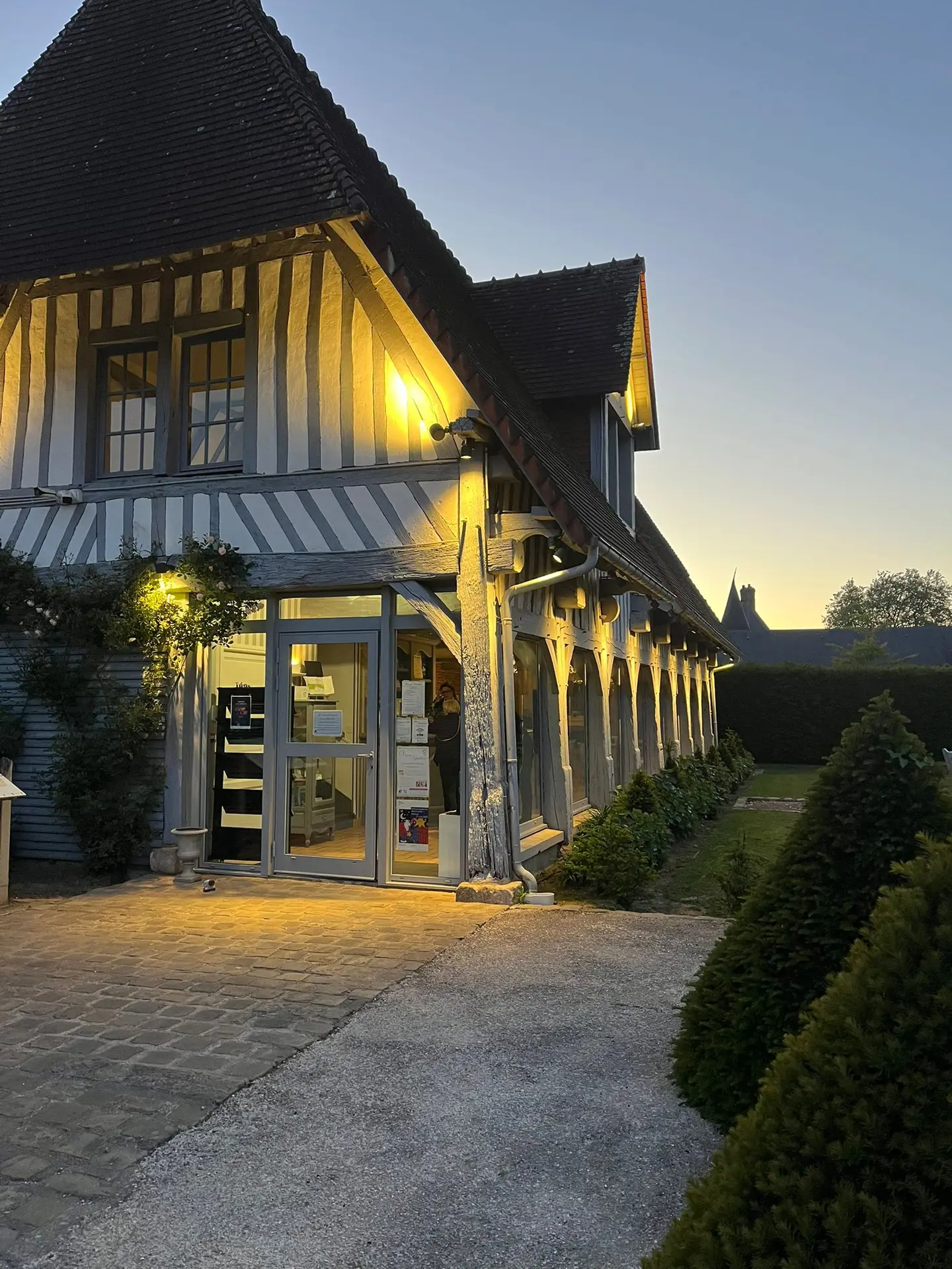 Pierres en Lumières à Offranville - La Terrasse Gourmande