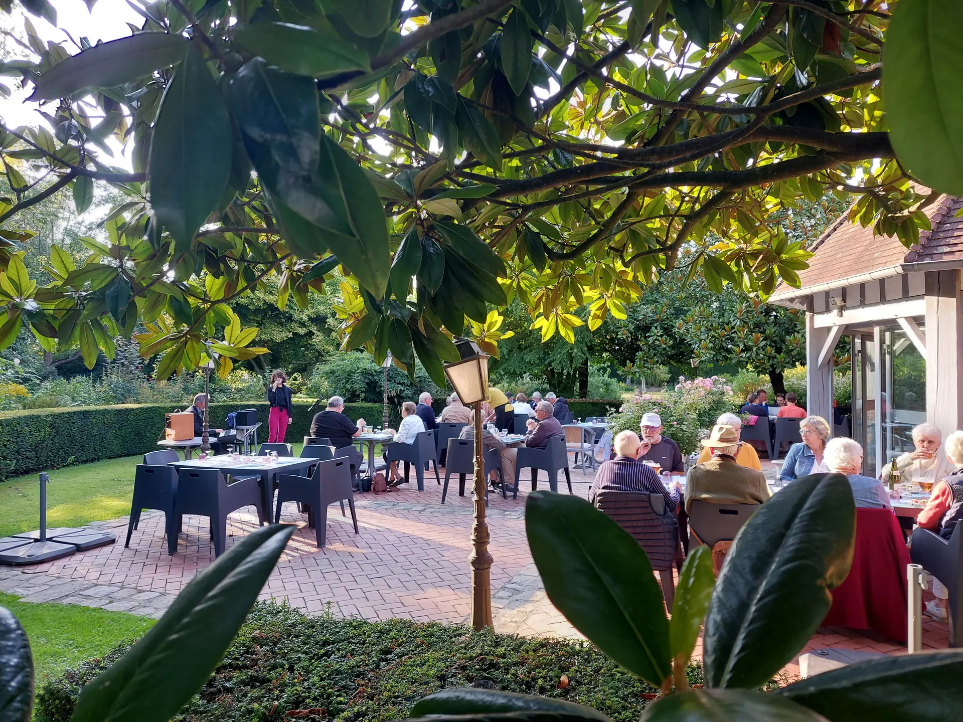 Apéro_Concert_2025_ Offranville_Hélène_Makki