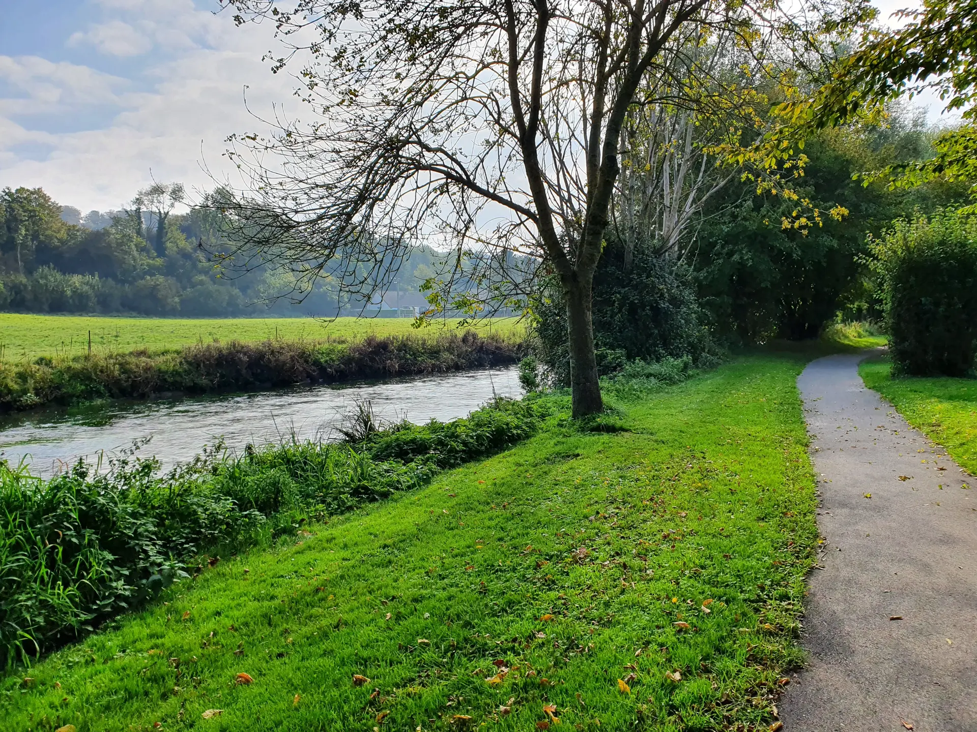 Le sentier des Vergers au bord de la Varenne