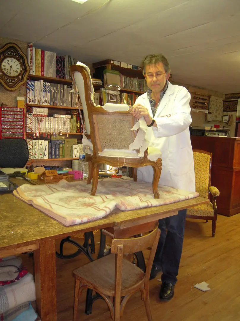 Tapisserie sur fauteuil