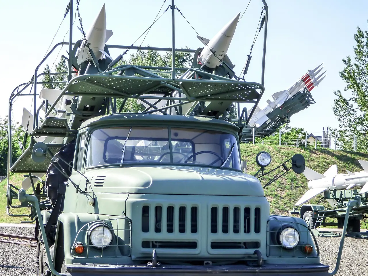 vehicle-2370626_1280