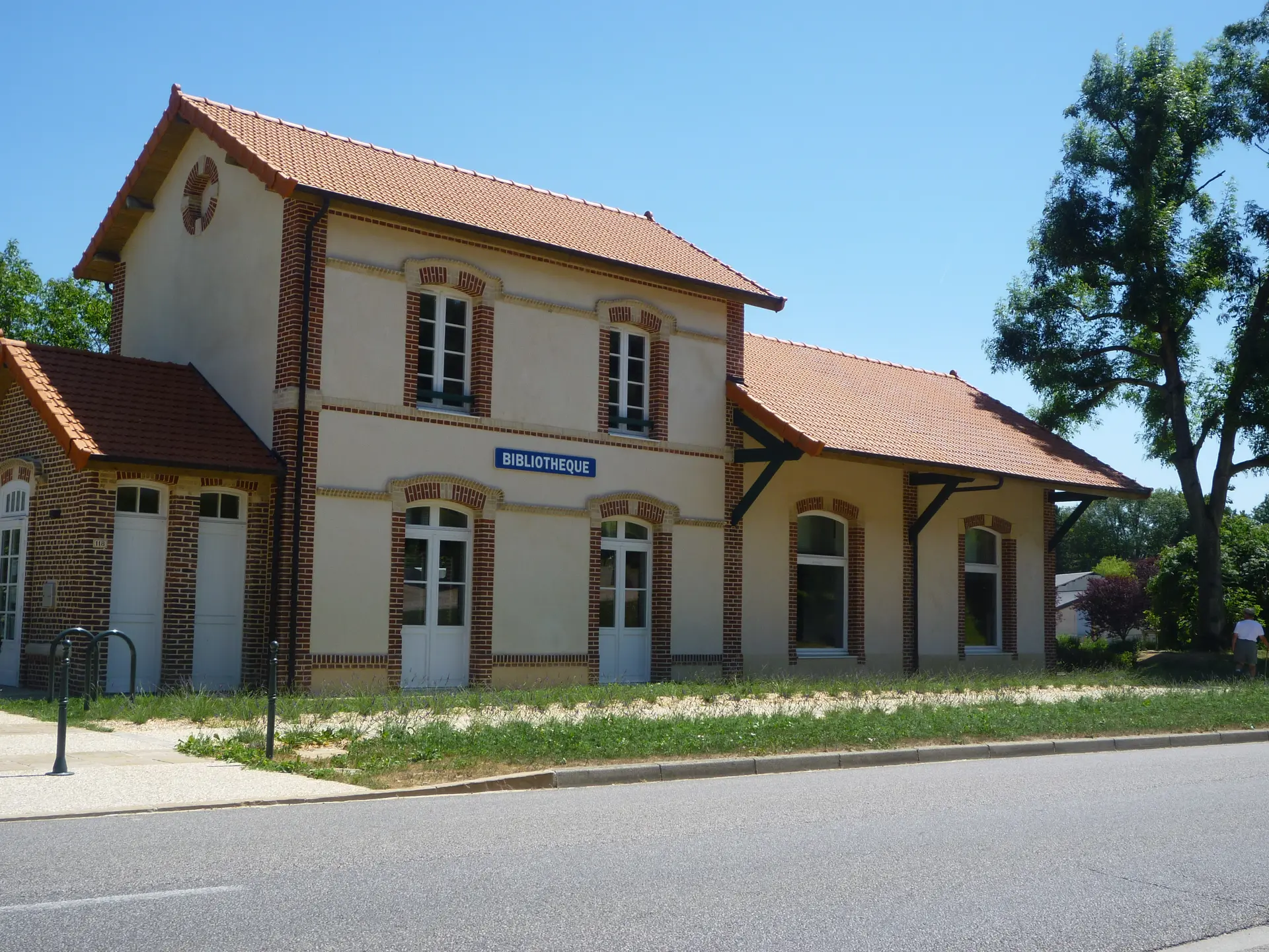Ancienne Gare du Tortillard aujourd'hui Bibliothèque