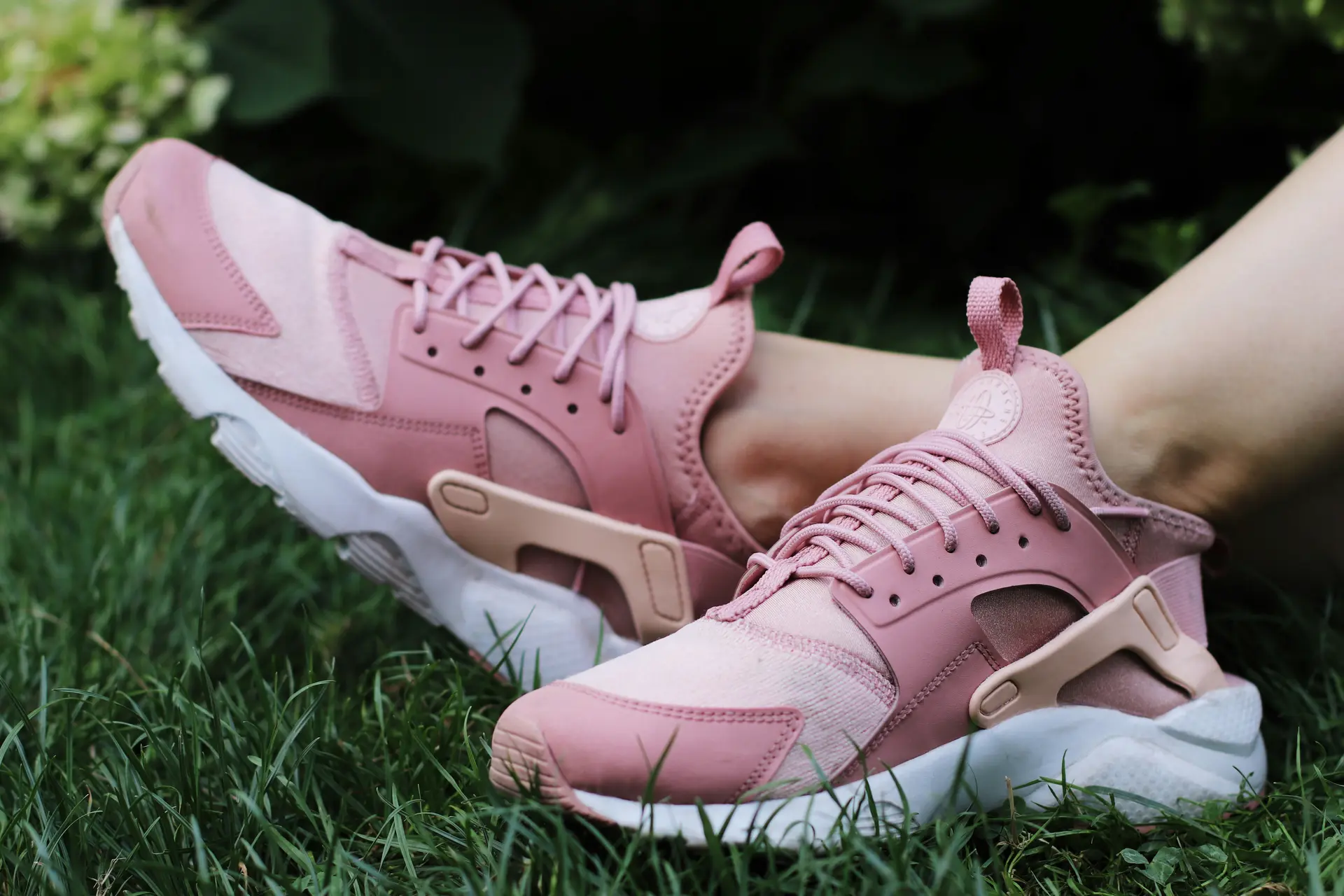 Baskets-roses-barbora-polednova-unsplash