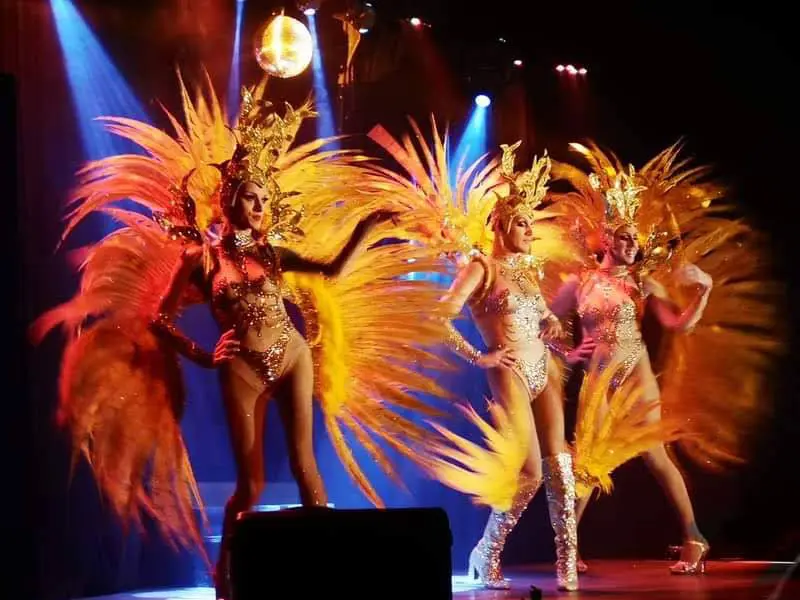 Cabaret-Le-Puits-Enchante-2-800x600