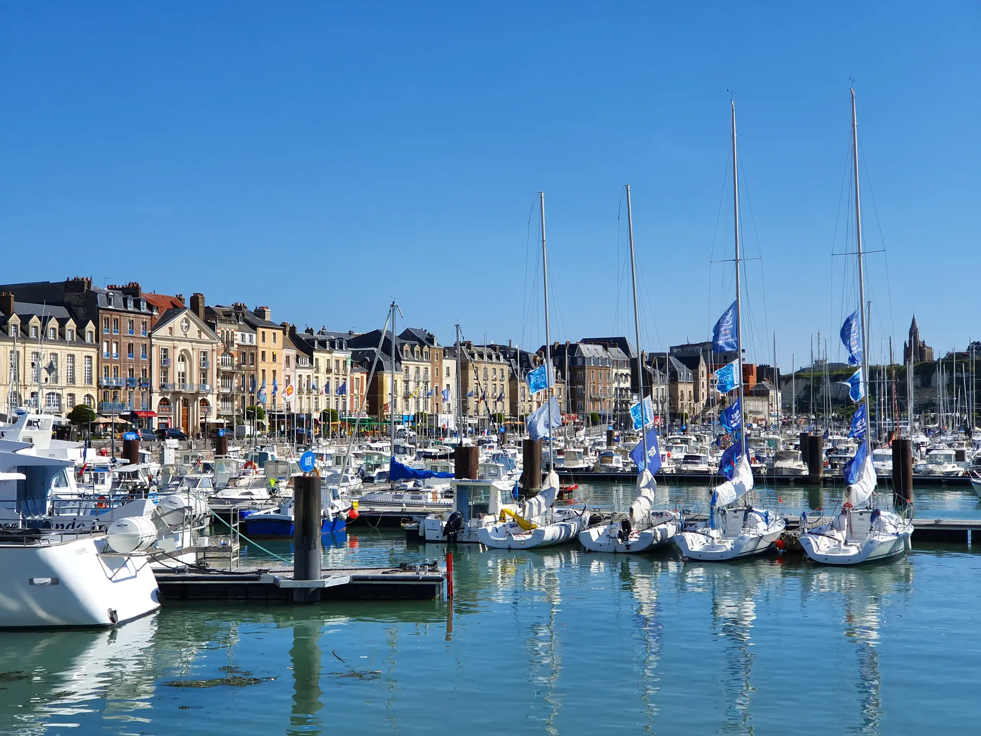 DVAH 5 CITE MARITIME légende vue sur le port