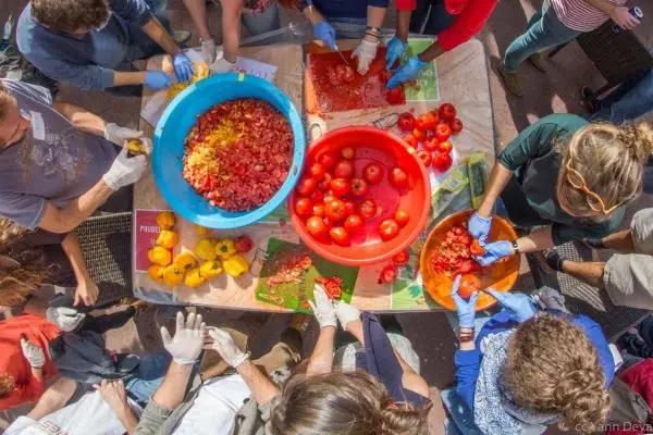 Disco Soupe_ da Berlino insieme contro lo spreco alimentare