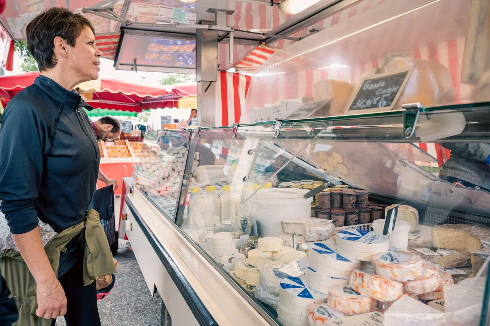 Fromager__marche_de_Gournay_en_Bray_-_Thomas_Le_Floc_H-Thomas_Le_Floc_H-27116-1600px