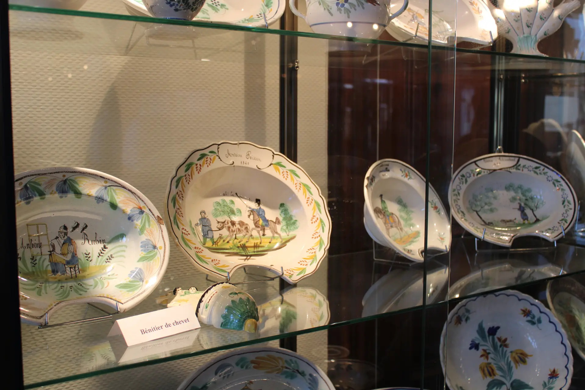 Visite de la collection de faiances à Forges-les-Eaux