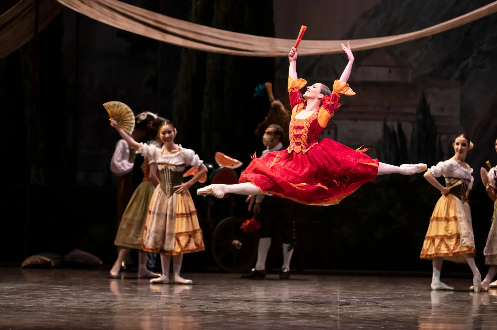 Julien_Benhamou___Opera_national_de_Paris-_62Z9862_DON-QUICHOTTE_Rudolf-Noureev_Valentine-Colasante-Kitri-c-Julien-Benhamou-OnP-1600px