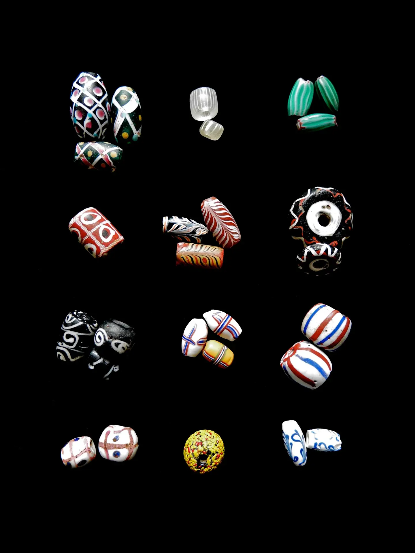 Musée Galerie Mots Perlés©M-G-Maurette-Perles de troc1