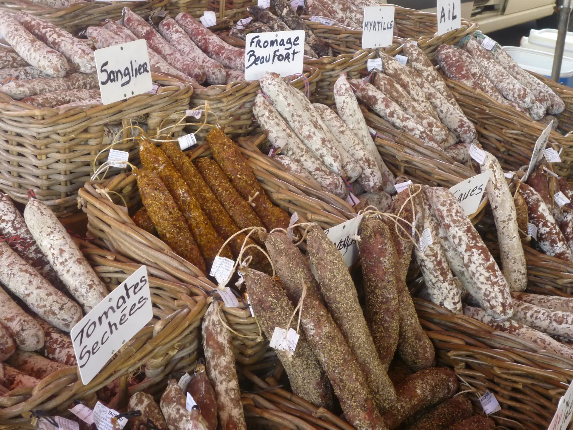 Saucissons sur le marché