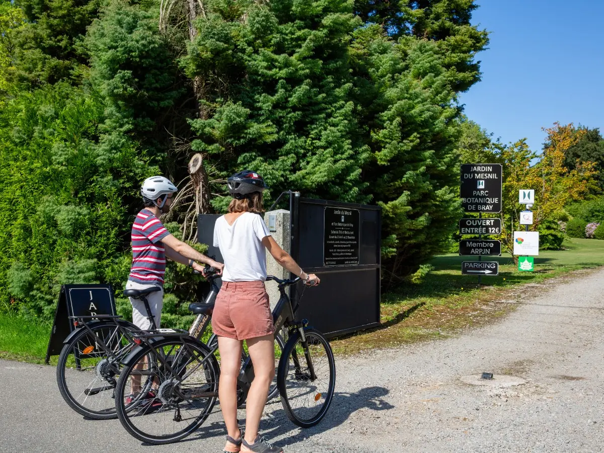 Les jardins du Mesnil à vélo