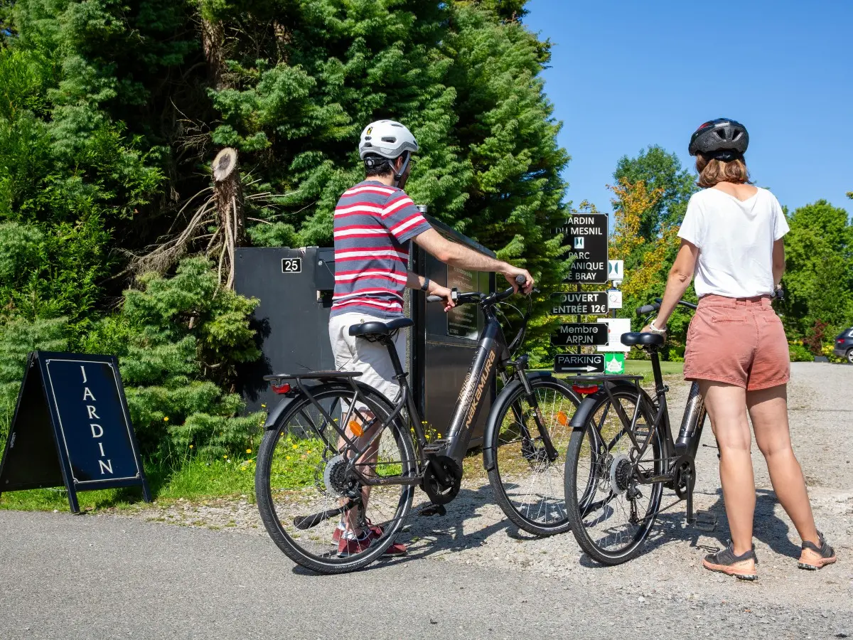 Les jardins du Mesnil à vélo