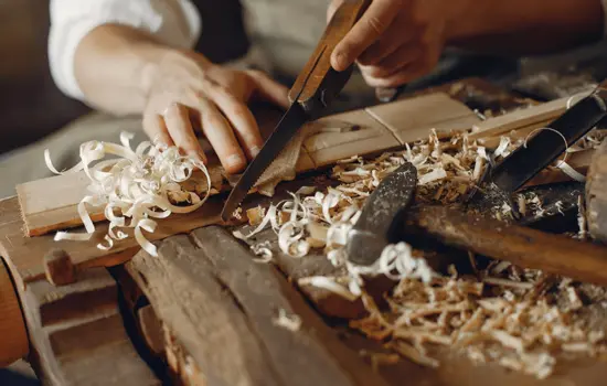 Création d’objets en bois naturel