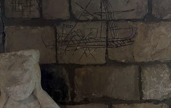 Les secrets gravés de l'abbaye