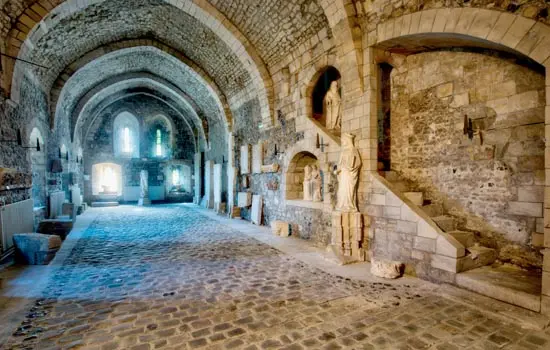 Salle basse - Abbaye de Graville