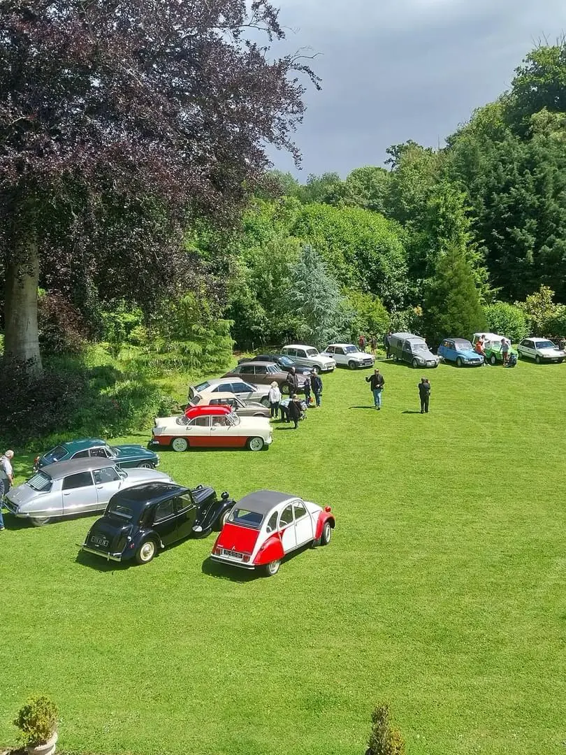 Salon auto retro château de Bracquetuit