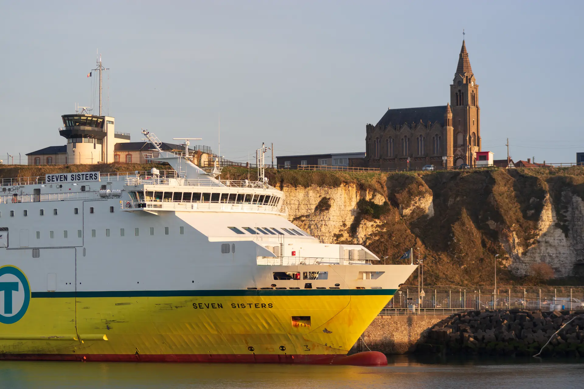 Transmanche Ferry - Bonsecours (HD) © Anaïs Diodore